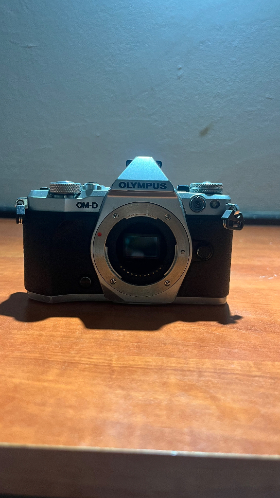 Olympus E-M5ii 16MP 1080p (Full HD)