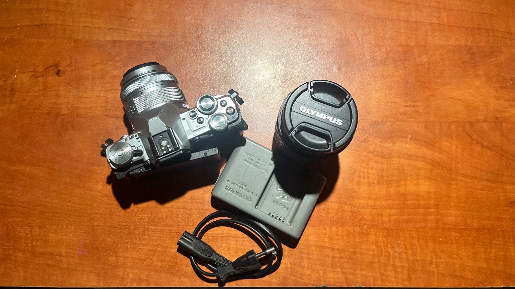 Olympus E-M5ii 16MP 1080p (Full HD)