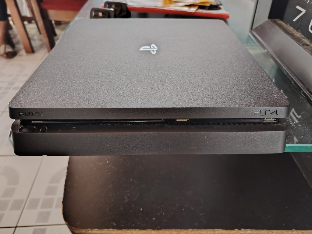 Sony Playstation 4, secondhand gaming console, 512GB PS4 excellent condition