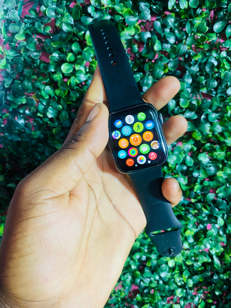 Apple Series 4,secondhand Apple smartwatch,affordable Apple watch series 4