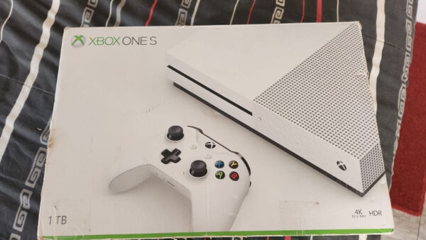 Microsoft Xbox One S 1TB