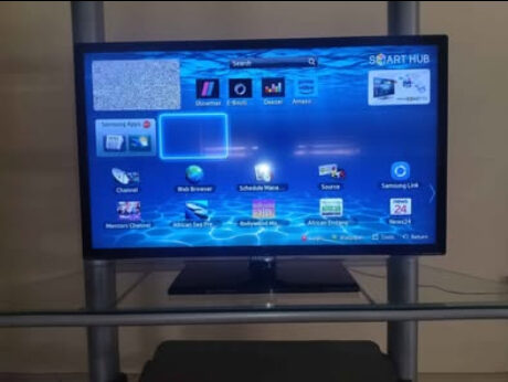 Samsung TV + Remote,Samsung TV remote working,secondhand Samsung remote like new