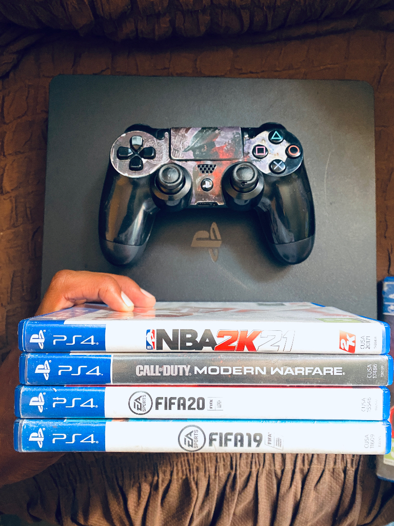 Sony PlayStation 4 Slim bundle, 9 games PlayStation 4 Slim, secondhand PlayStation 4 Slim 512GB
