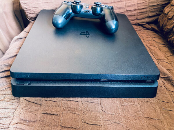 Sony PlayStation 4 Slim (comes with account, 9 games in total, both disc and digital) 512GB