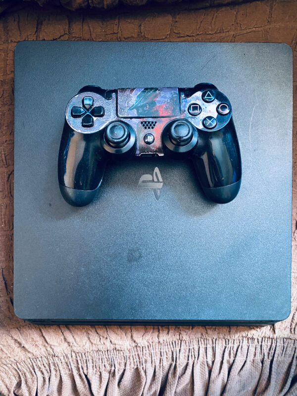 Sony PlayStation 4 Slim (comes with account, 9 games in total, both disc and digital) 512GB