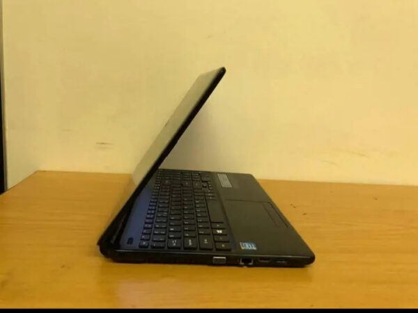 Acer Intel core i5 Black 1TB Intel 8GB