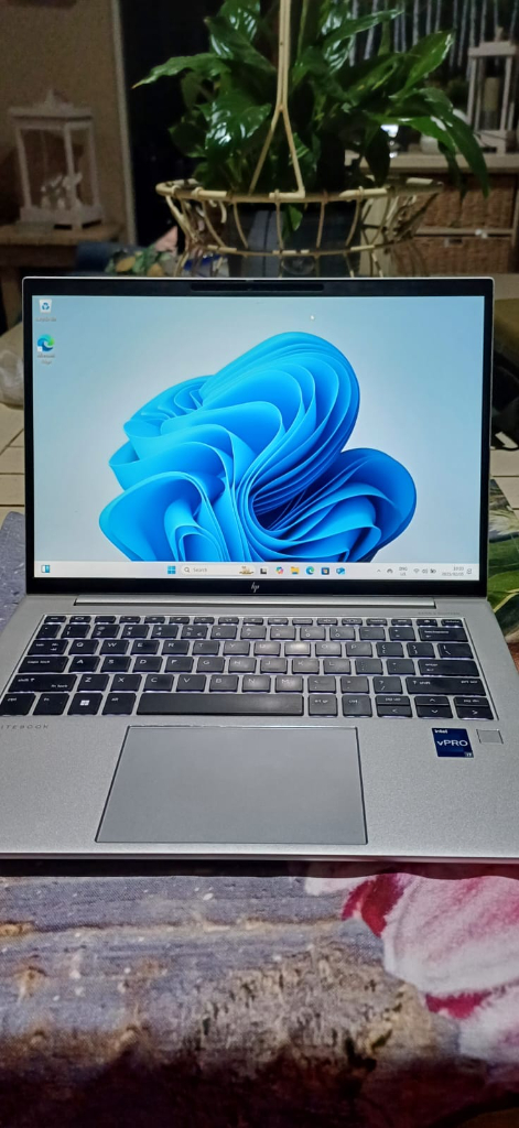 HP ELITEBOOK 840 G9,HP EliteBook 840 G9 silver,Intel 16GB RAM laptop