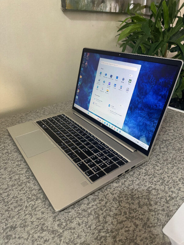 HP Hp ProBook 455 G9 AMD Ryzen 3 5425U with Radeon Graphics 2.70Ghz Silver 256GB AMD 16GB