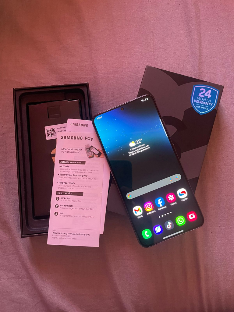 Samsung Galaxy S22 Plus,Samsung Galaxy S22 PLus 256GB black,Samsung Galaxy S22 Plus secondhand like new