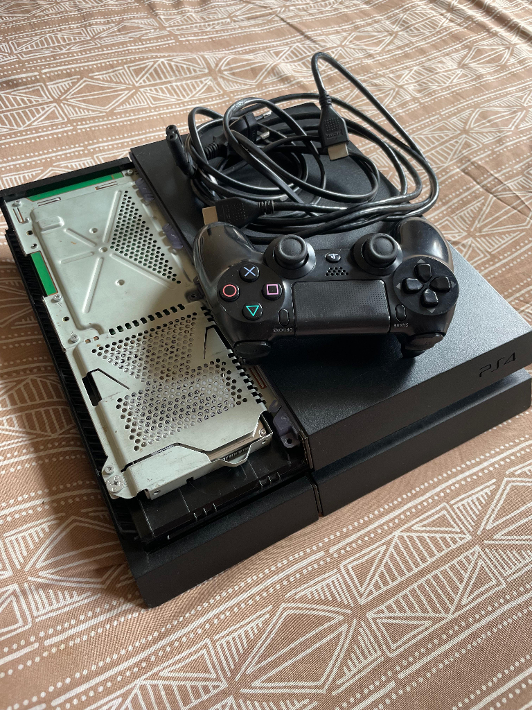 Sony PLAYSTATION 4 SLIM, secondhand gaming console, excellent condition PS4