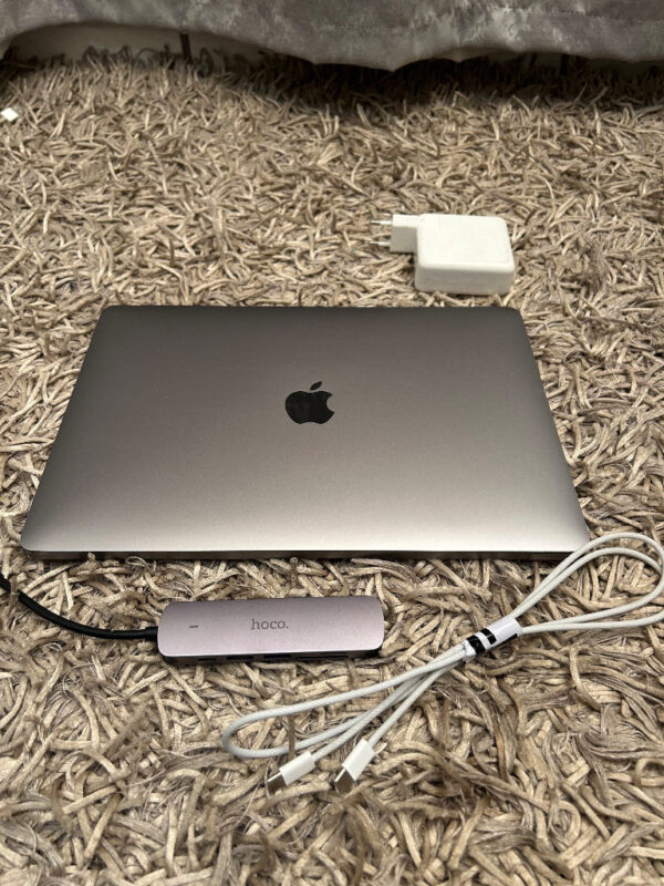 Apple MacBook Pro 2017 (13') Other 256GB Intel 8GB