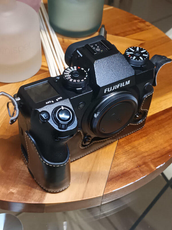Fujifilm X-H 1 24MP 2160p (4K UHD)