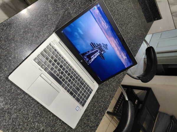 HP HP Elitebook i7 Silver 256GB Intel 8GB