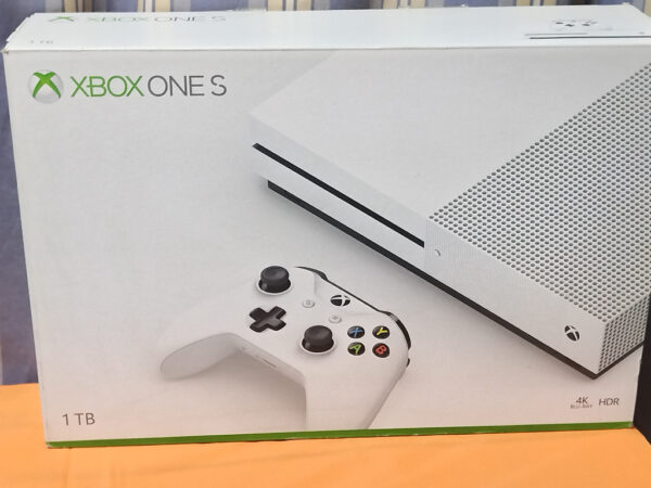 Other Xbox One S 1TB Combo 1TB