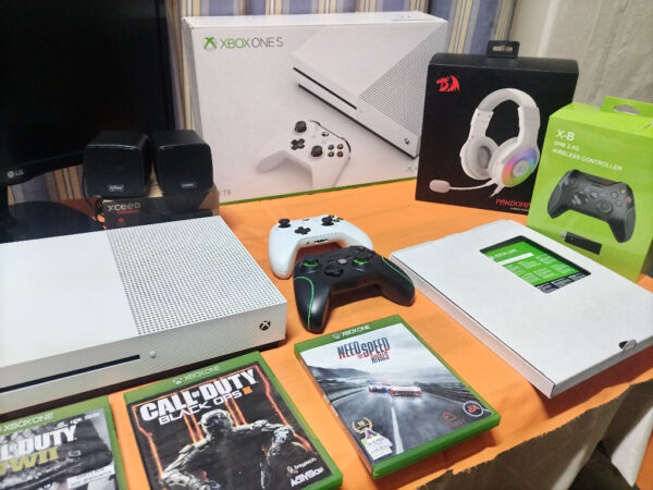 Other Xbox One S 1TB Combo 1TB