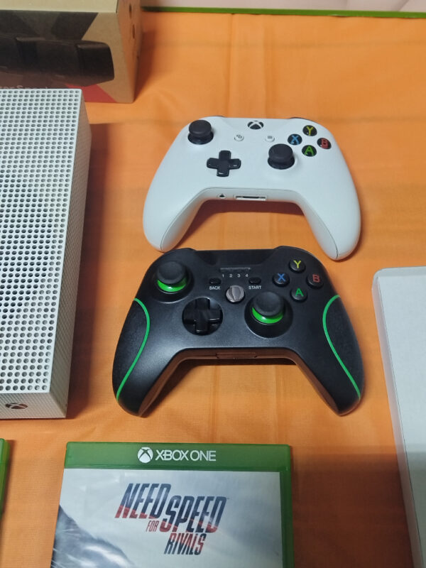 Other Xbox One S 1TB Combo 1TB