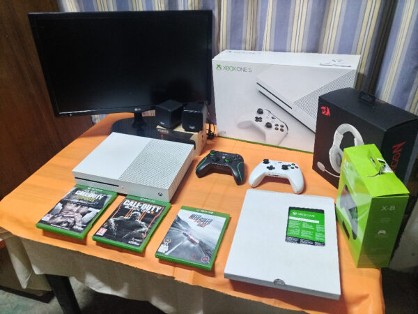 Other Xbox One S 1TB Combo 1TB
