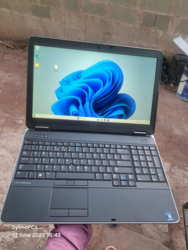Dell Dell core i7 4th gen Silver 256GB Intel 8GB