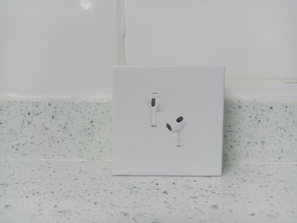 Apple Apple airpod Gen 3 with magsafe charging White