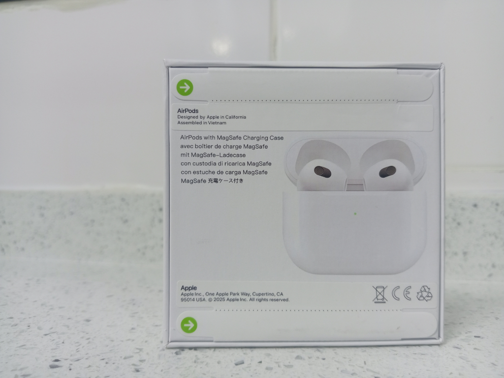 Apple Apple airpod Gen 3 with magsafe charging White