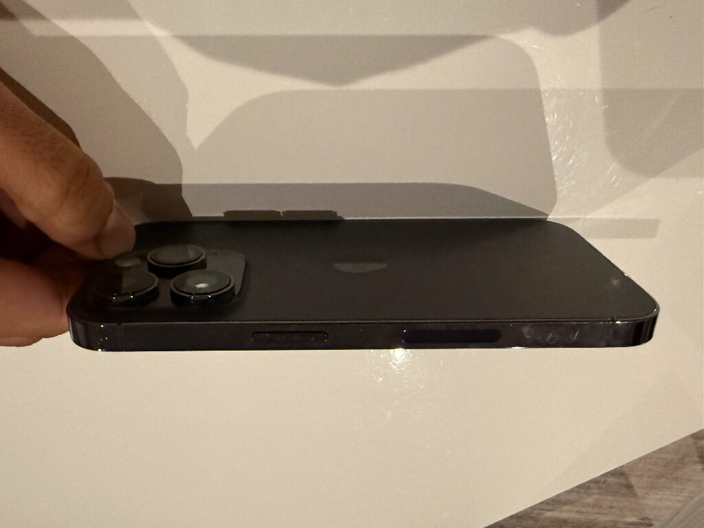 Apple iPhone 14 Pro ESIM only 128gb Deep purple Black 128GB